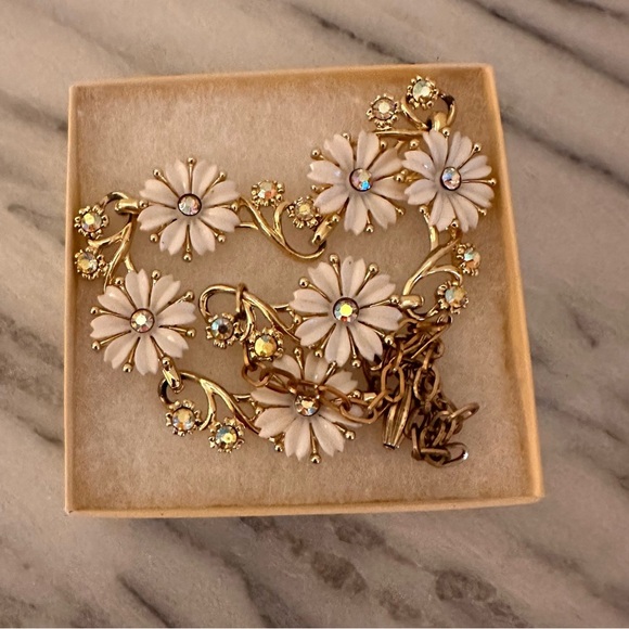 Vintage Elegant Gold and White Floral Necklace With Rhinestones Hook Closure - Picture 6 of 11